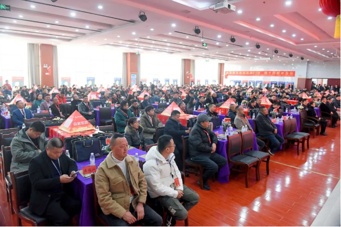 攜手筑夢 贏戰(zhàn)龍年&mdash;&mdash;桂湖集團31周年感恩回饋暨防水新規(guī)新品新政交流會圓滿舉行！